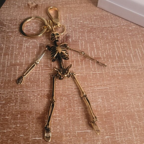 ALEXANDER MCQUEEN - Keychain/Bag clip. Gold toned. Brand new. Gift box included. - Picture 1 of 8